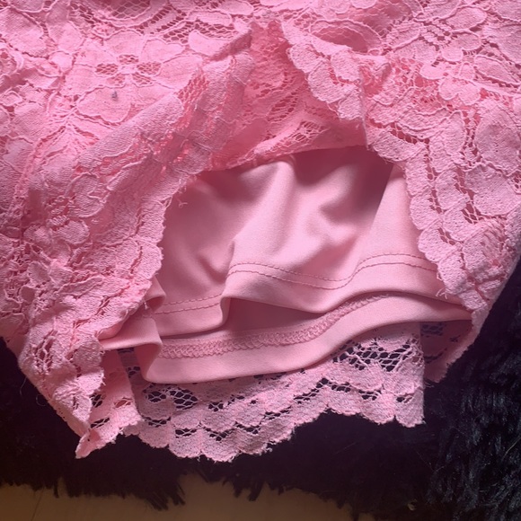 Pink lace shorts - Picture 2 of 2